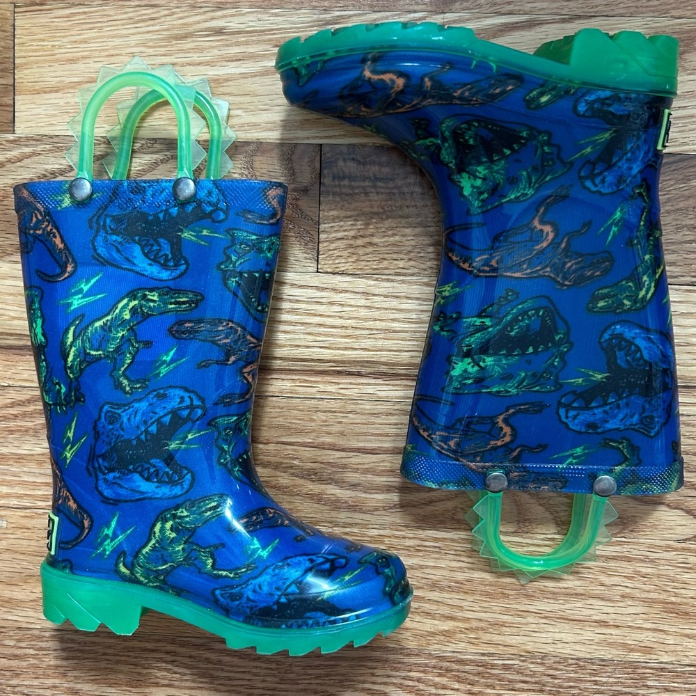 Western Chief Toddler Light Up Dinosaur Rain Boots 
Size: 7